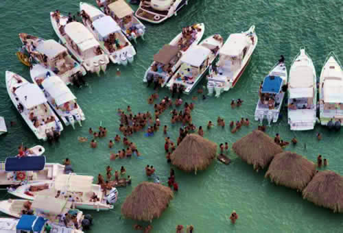 the Colombia marina at Cholon Island Beach Party